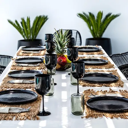 Villa Psarou Black *