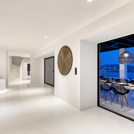 Villa Psarou Black *