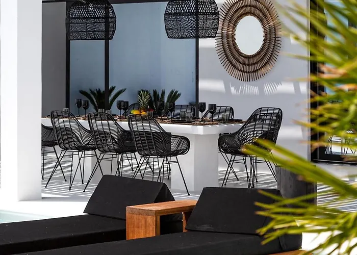 Psarou Black Villa *