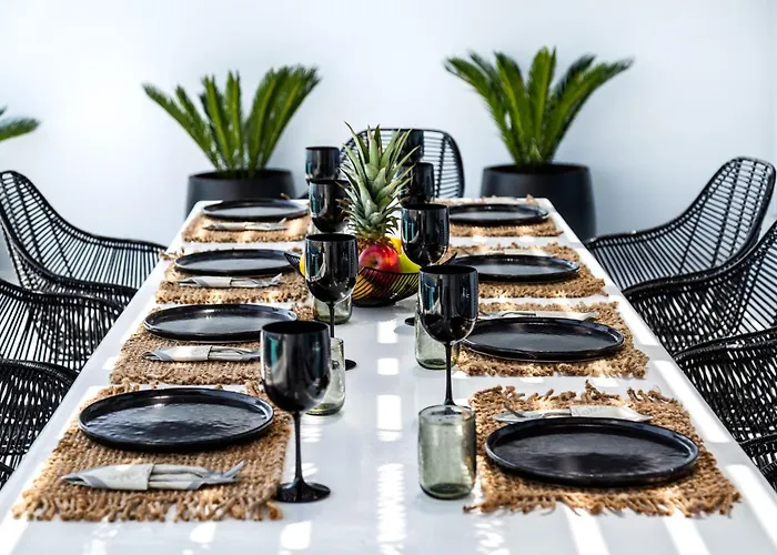 Βίλα Psarou Black *