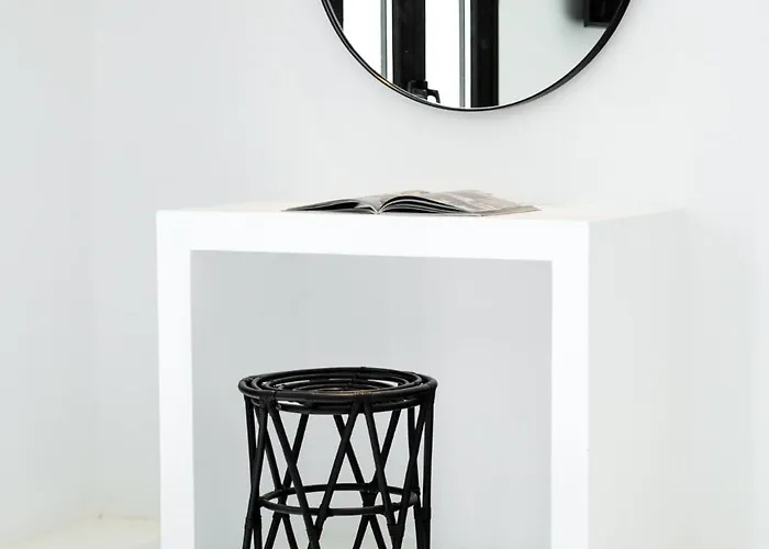 Psarou Black Πλατύς Γιαλός