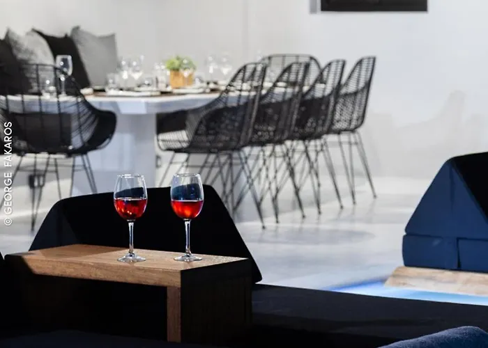 Psarou Black Πλατύς Γιαλός